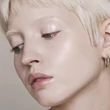 Mádara Skin Equal Soft Glow Folyékony alapozó - Porcelain #10