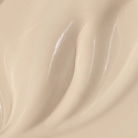 Mádara Skin Equal Soft Glow Folyékony alapozó - Porcelain #10