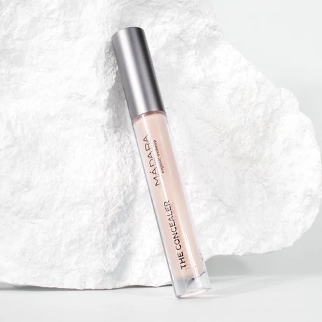 Mádara The Concealer Ragyogást tökéletesítő korrektor - Latte #25 (4 ml)