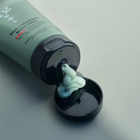 Mádara AHA+Ásvány test peeling (175 ml)