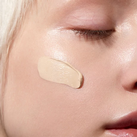 Mádara Skinonym Matt hatású alapozó peptidekkel - Porcelain #10 (30 ml)
