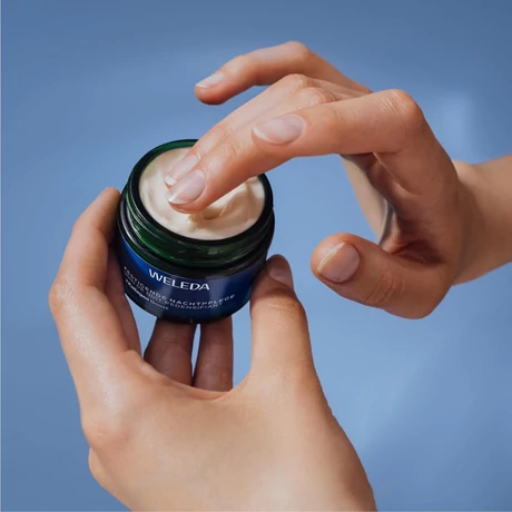 Weleda 50+ Öregedésgátló éjszakai arckrém kék enciánnal és havasi gyopárral (40 ml)